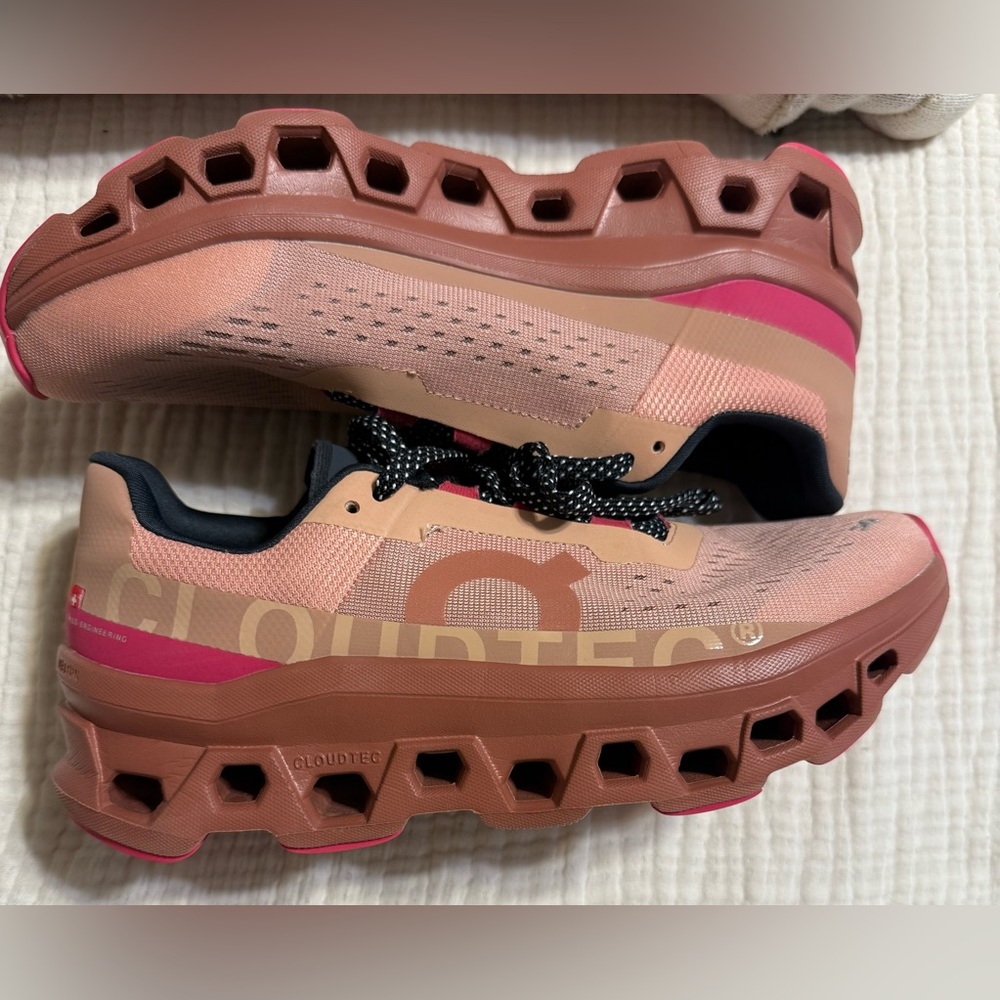 Women’s ON CLOUDMONSTER WOMEN'S
RUNNING SHOES - Rose Pink size 9